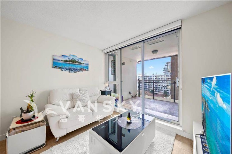 250429234737_Living Room 2.jpg